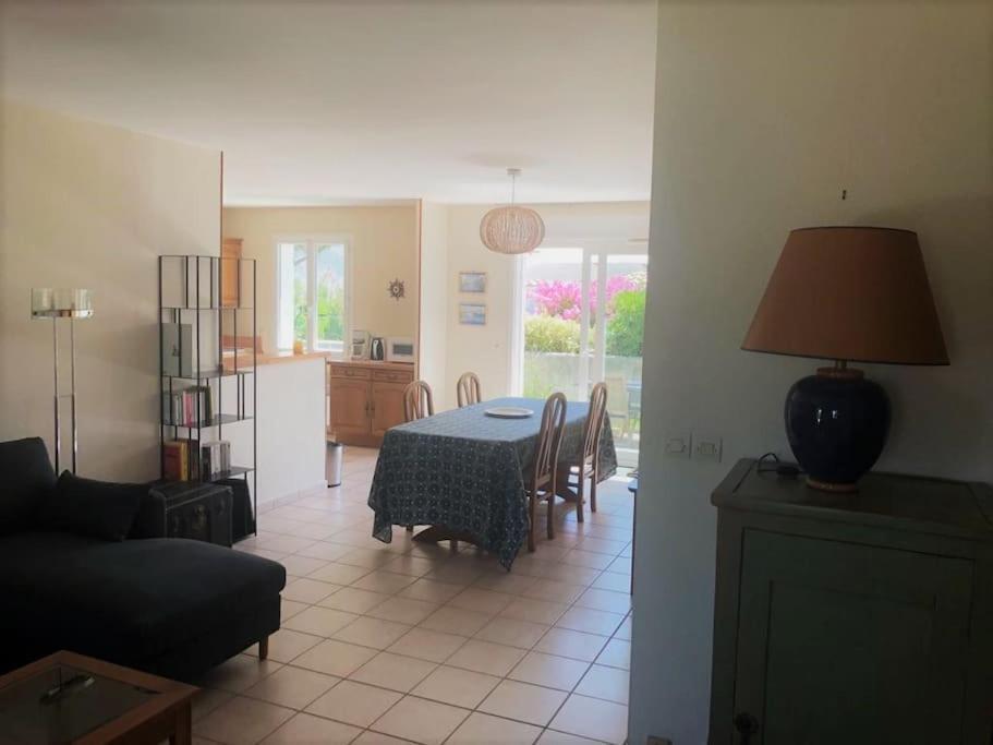 Agreable Maison Ensoleillee Avec Jardin Arbore Villa Le Chateau-d'Oleron Exterior photo